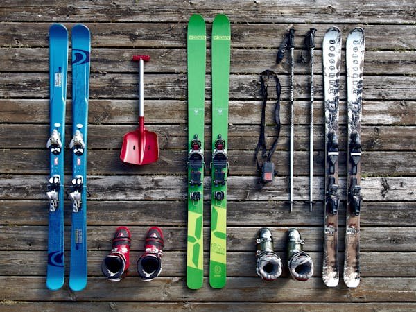 Chaussures de ski d'occasion : un choix pour toute la famille